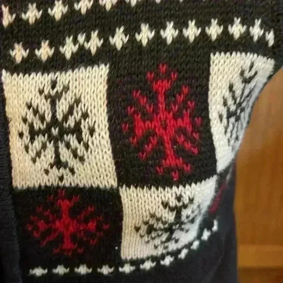 Christopher and Banks petite holiday women’s sweater vest. Petite small. - Picture 2 of 7